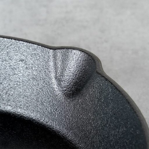 Öntöttvas serpenyő szilikon fogantyúvédővel 30 cm – CAST LINE