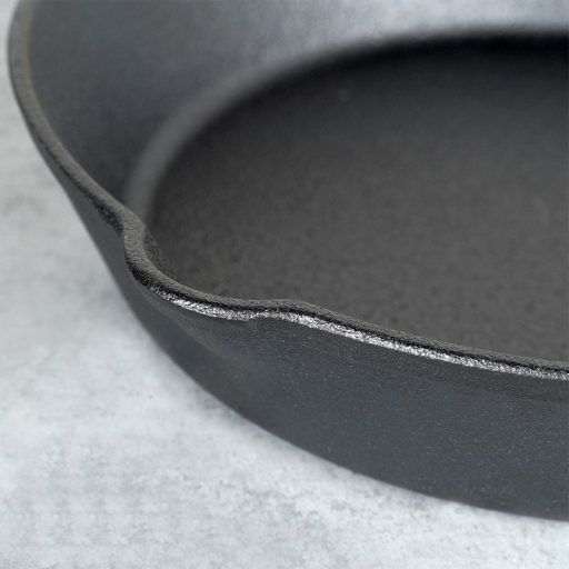Öntöttvas serpenyő szilikon fogantyúvédővel 30 cm – CAST LINE