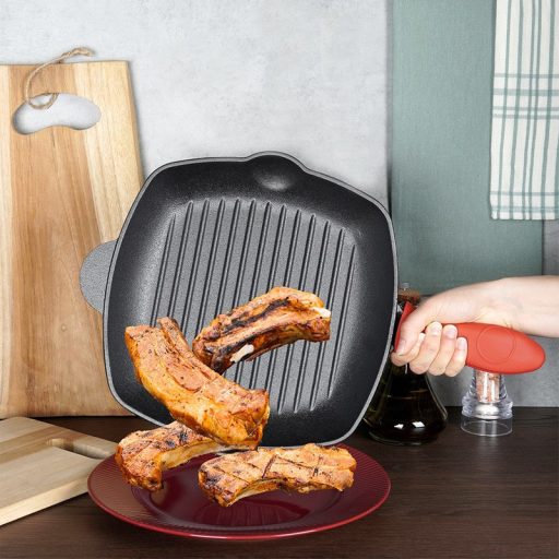Négyzet alakú öntöttvas grillserpenyő szilikon nyélvédővel – CAST LINE 28×28 cm