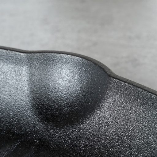 Négyzet alakú öntöttvas grillserpenyő szilikon nyélvédővel – CAST LINE 28×28 cm